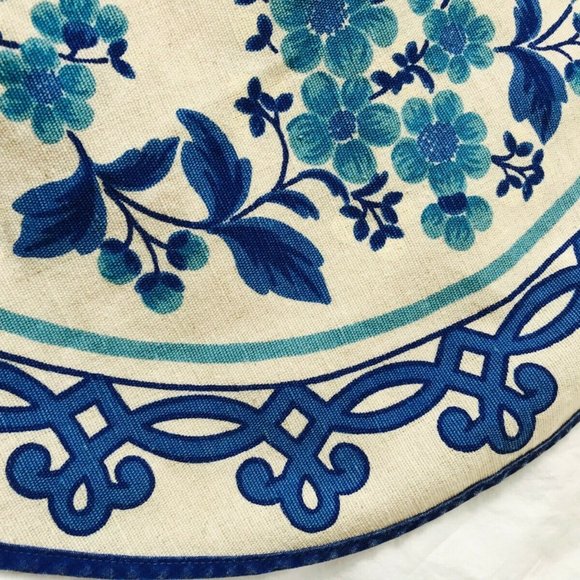 Vintage Linen Round Centerpiece Floral Runner - Picture 4 of 6